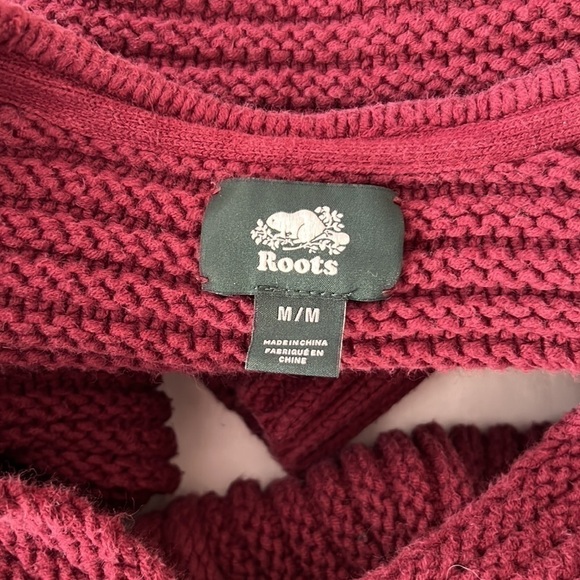 ROOTS l Chunky Red V-Neck Sweater - Picture 5 of 6